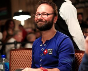Negreanu urges to vote for someone who plans to legalize poker